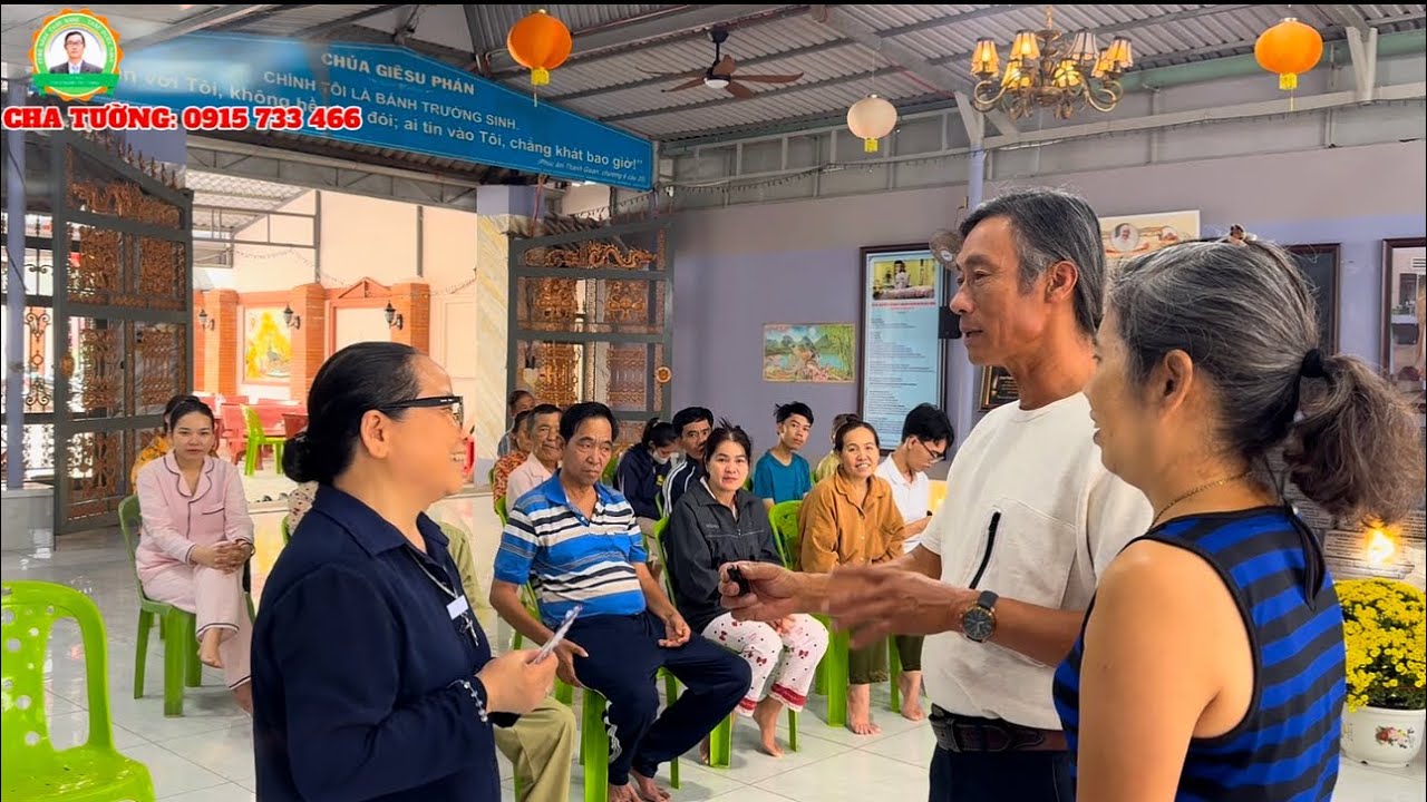 5/01/26 Giám Đốc và Phó Giám Đốc phát quà Tết cho các Bệnh Nhân và người nghèo nơi ngôi mộ Cha Tường