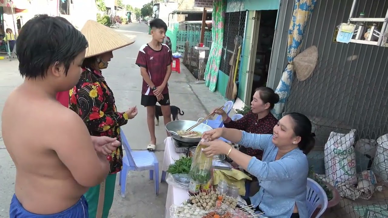 Lâu Trở Lại Xóm Trên Bán Món Xiên Que Chiên Bà Con Xúm Lại Lựa Chờ Chiên Không Đủ Bán\DDĐQ