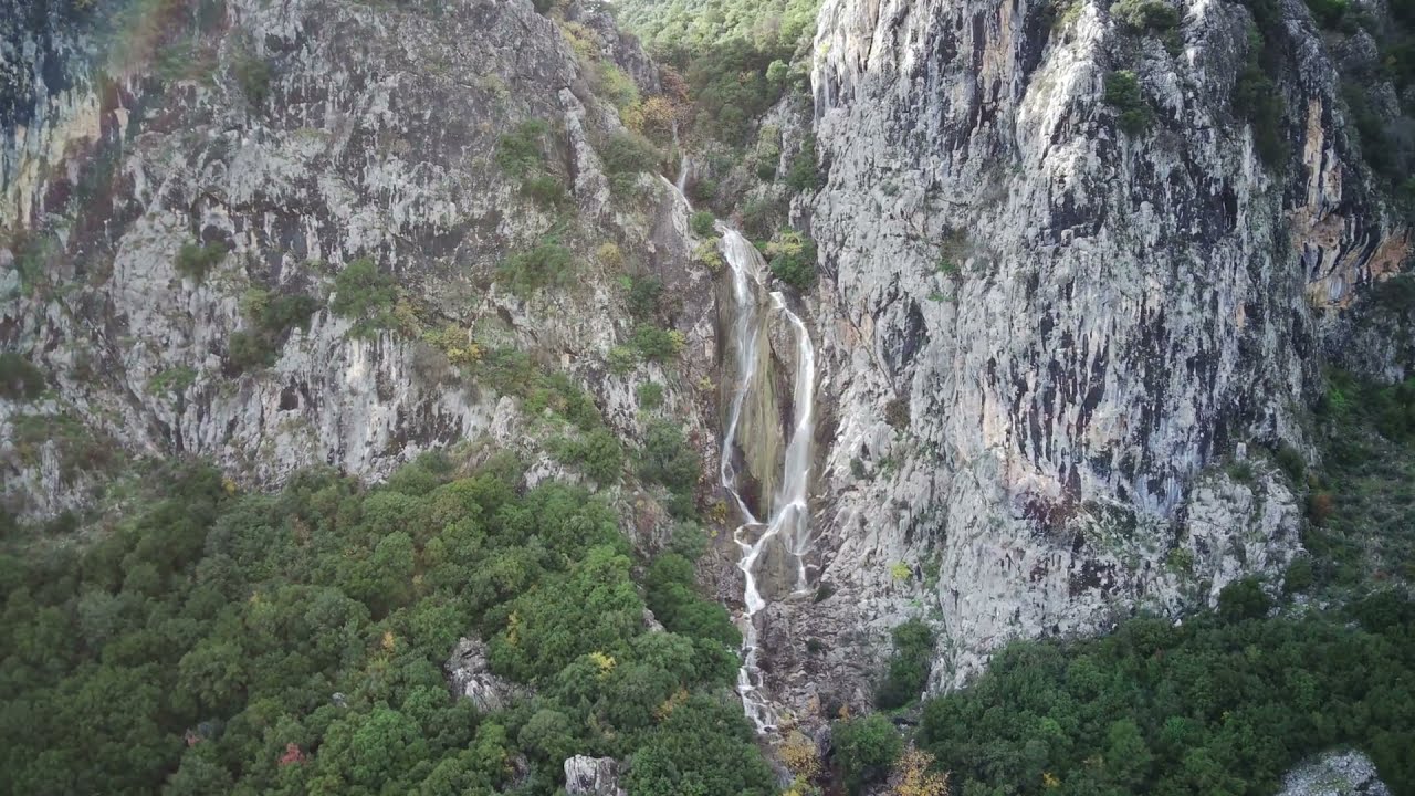 Ο κρυφός καταρράκτης στη Σαρακήνα Τρικάλων