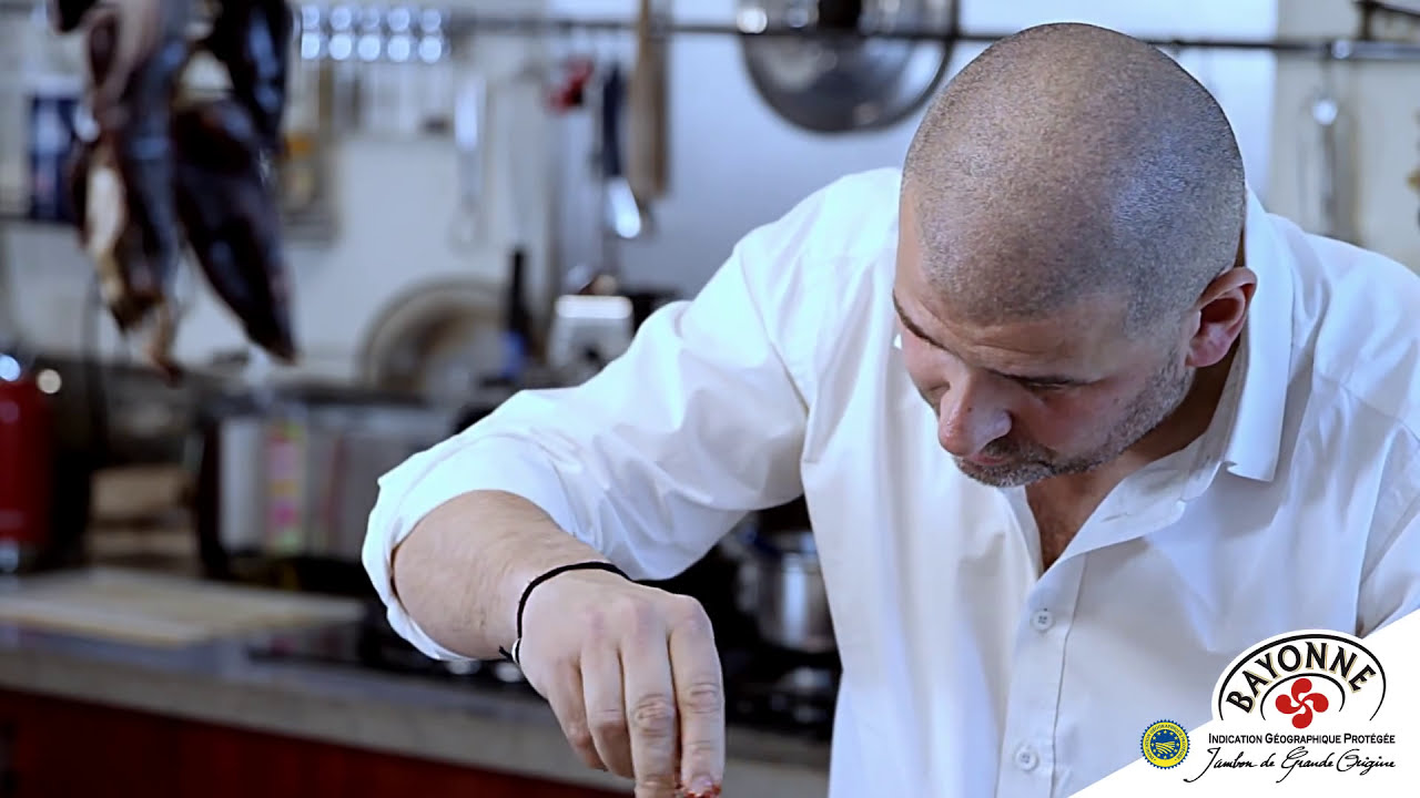 Recette Brouillade d'oeufs et émincés de Jambon de Bayonne par Christian Etchebest