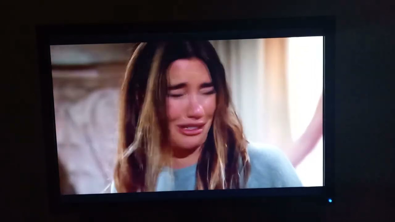 ancien épisode. Steffy addicte au aupiacer exprime une douleur émotionnelle refoulé 😿