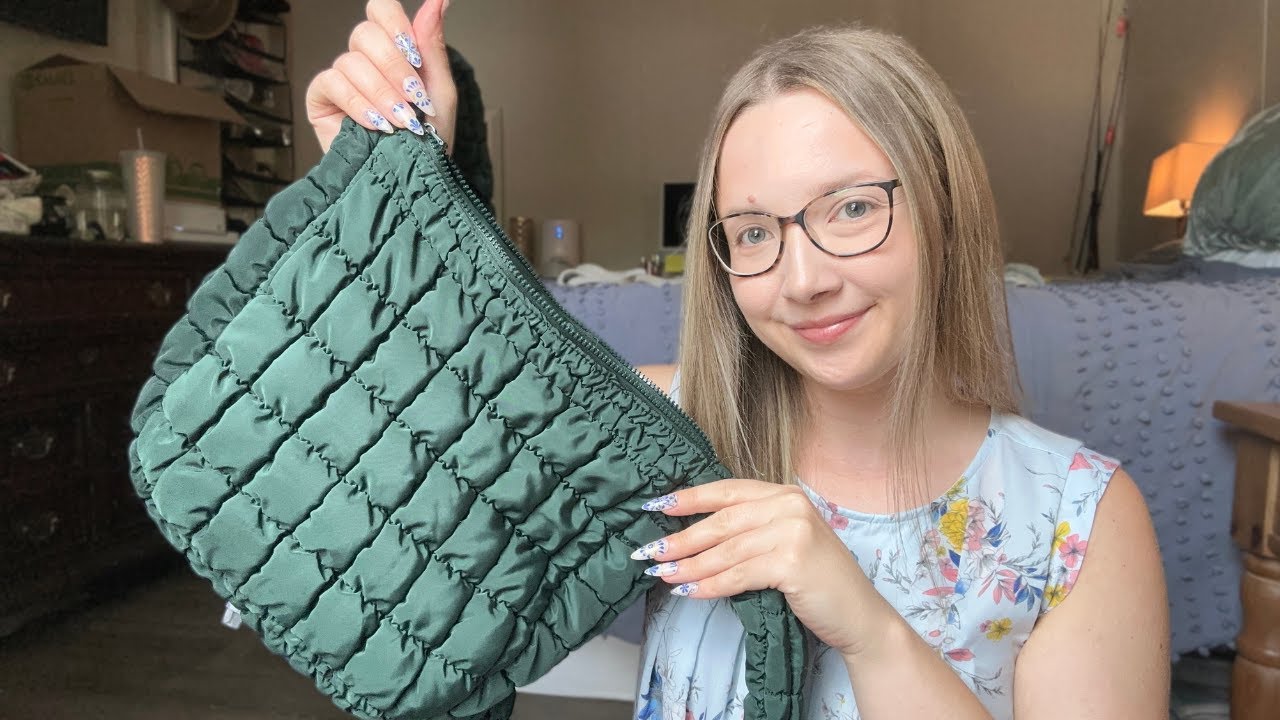 ASMR| WHATS IN MY BAG ✨chatty whisper ramble + explaining✨