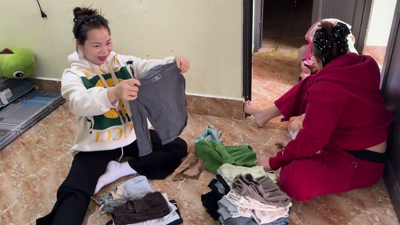 Gì hoài lên lấy quần áo của thối khắm lặm vewf cho coca mặc tết