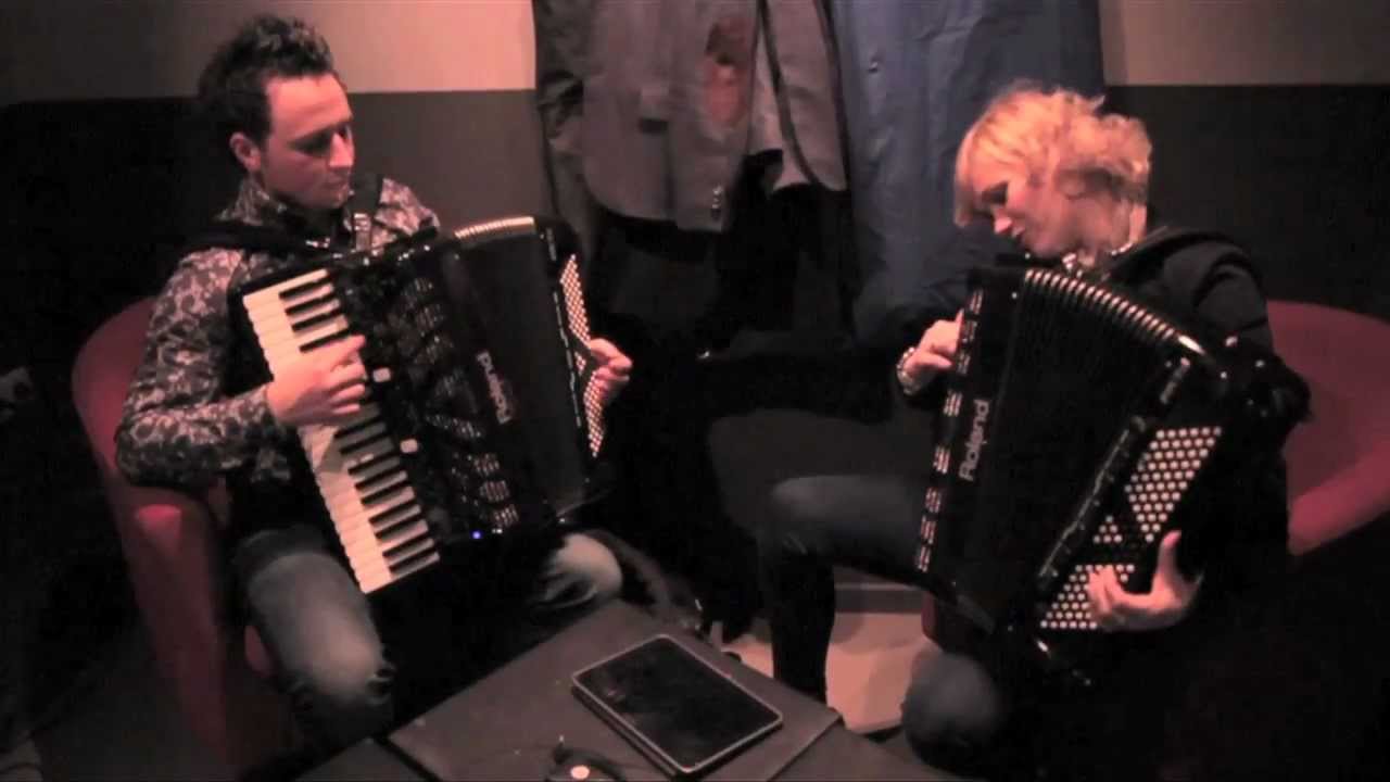 The Sunsets play on the FR-7x and the FR-7Xb