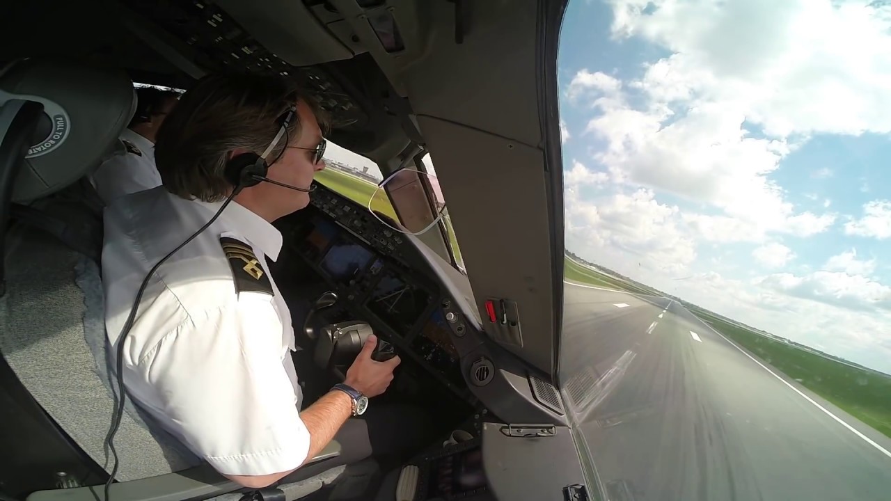 Piotr's Aviation no.9: Cockpit View EPWA LOT Polish Airlines Boeing 787 Dreamliner GoPro HD Landing