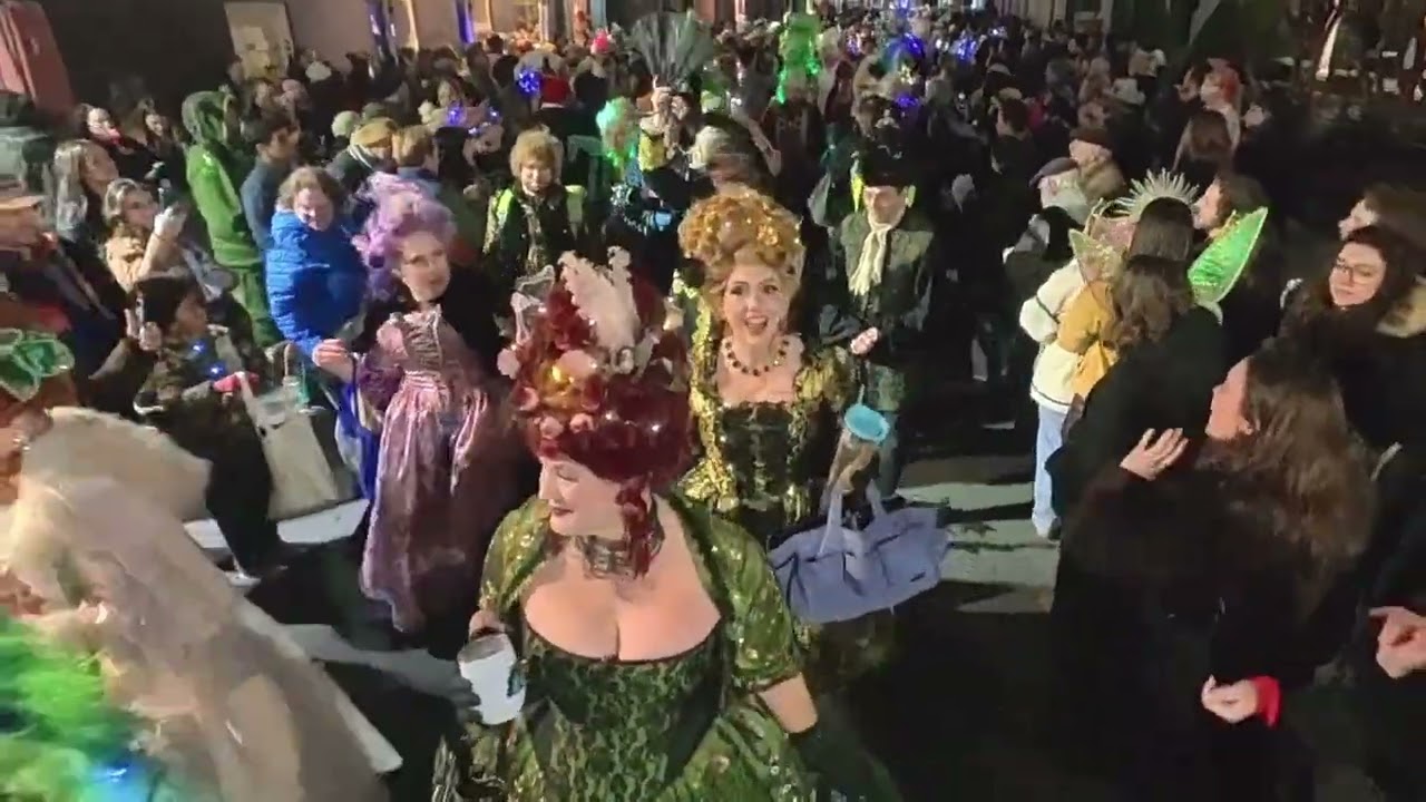 The Merry Antoinettes | Krewe of Boheme Mardi Gras Parade (New Orleans)
