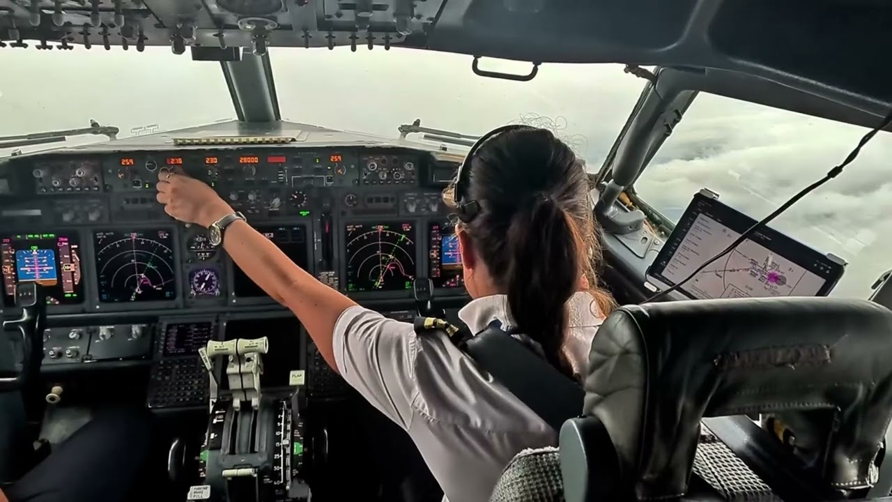 Beautiful Female Pilot Take Off Her Boeing B737-700 | Cockpit View Avoid A Big Storm | GoPro