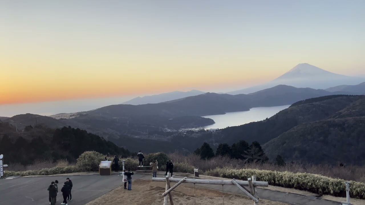 ★鎌倉ハイキングシリーズ・京都シリーズの次は伊豆です。伊豆の箱根ターンパイクの富士山の夕日ロングバージョンです。