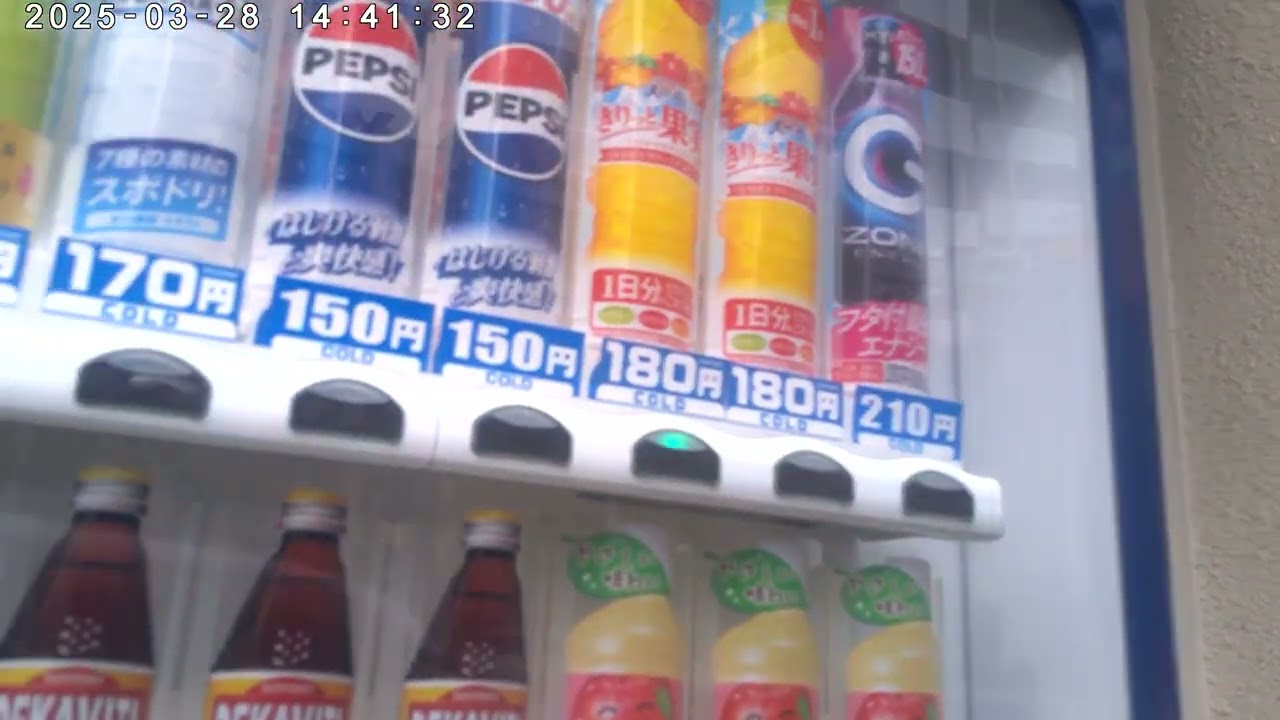 新カメラのテスト エリア外の自販機 ４ｋ 金山駅近くの路地裏の自販機