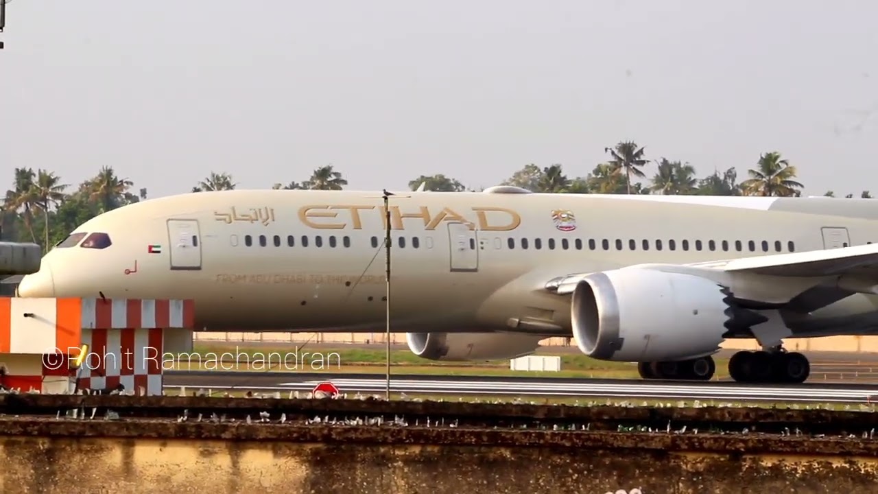 Etihad Airways Boeing 787 Dreamliner Taxi&Take off from Cochin International Airport