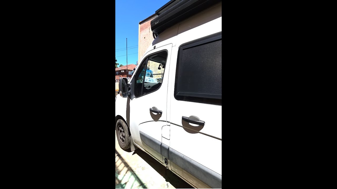 Renault Master: электрические боковые подножки, кондиционер на крыше и модернизированный задний к...