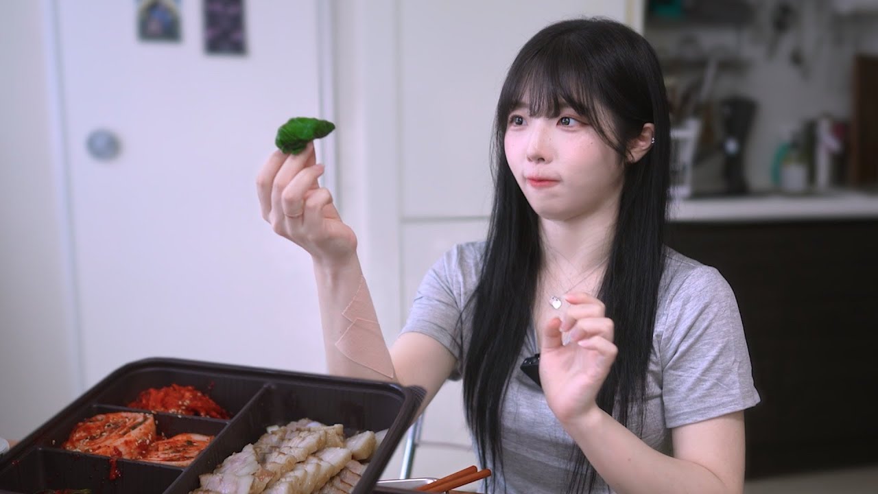입맛 없다고 해서 요리해줬더니 보쌈 시키는 아내...