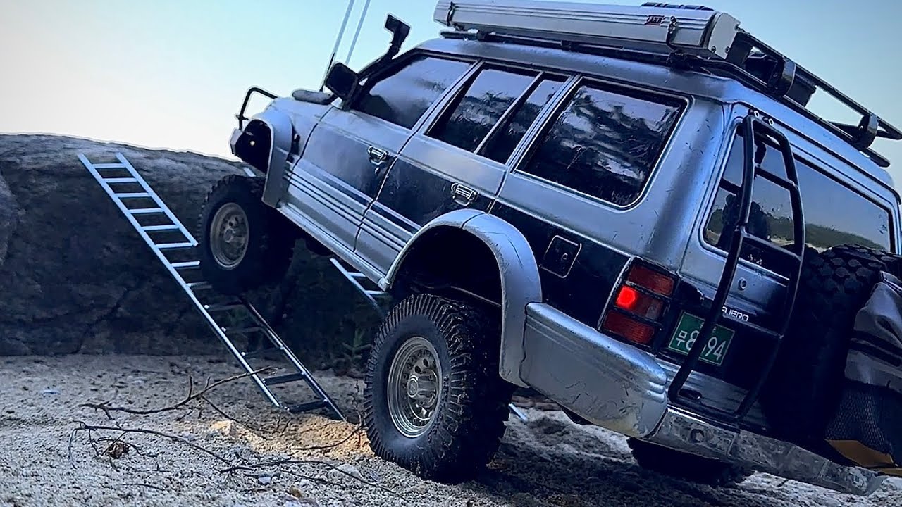 1/10 Scale MITSUBISHI PAJERO TRAXXAS TRX4| TOYOTA Hilux Xtracab BoomRacing BRX01 Off-Road 4X4 RC Car