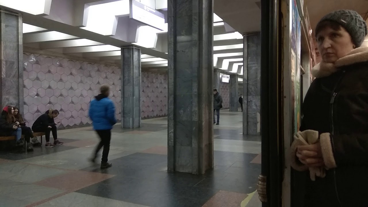 81-714 #8042 в составе поезда 0204-0203, перегон ст.Индустриальная-ст.Спортивная, Харьков.