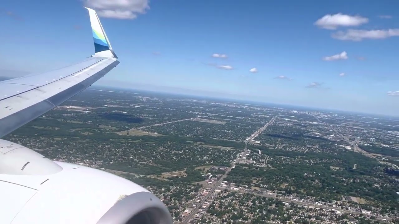 Turbulent Alaska 737-900ER Approach and Landing Detroit-Wayne