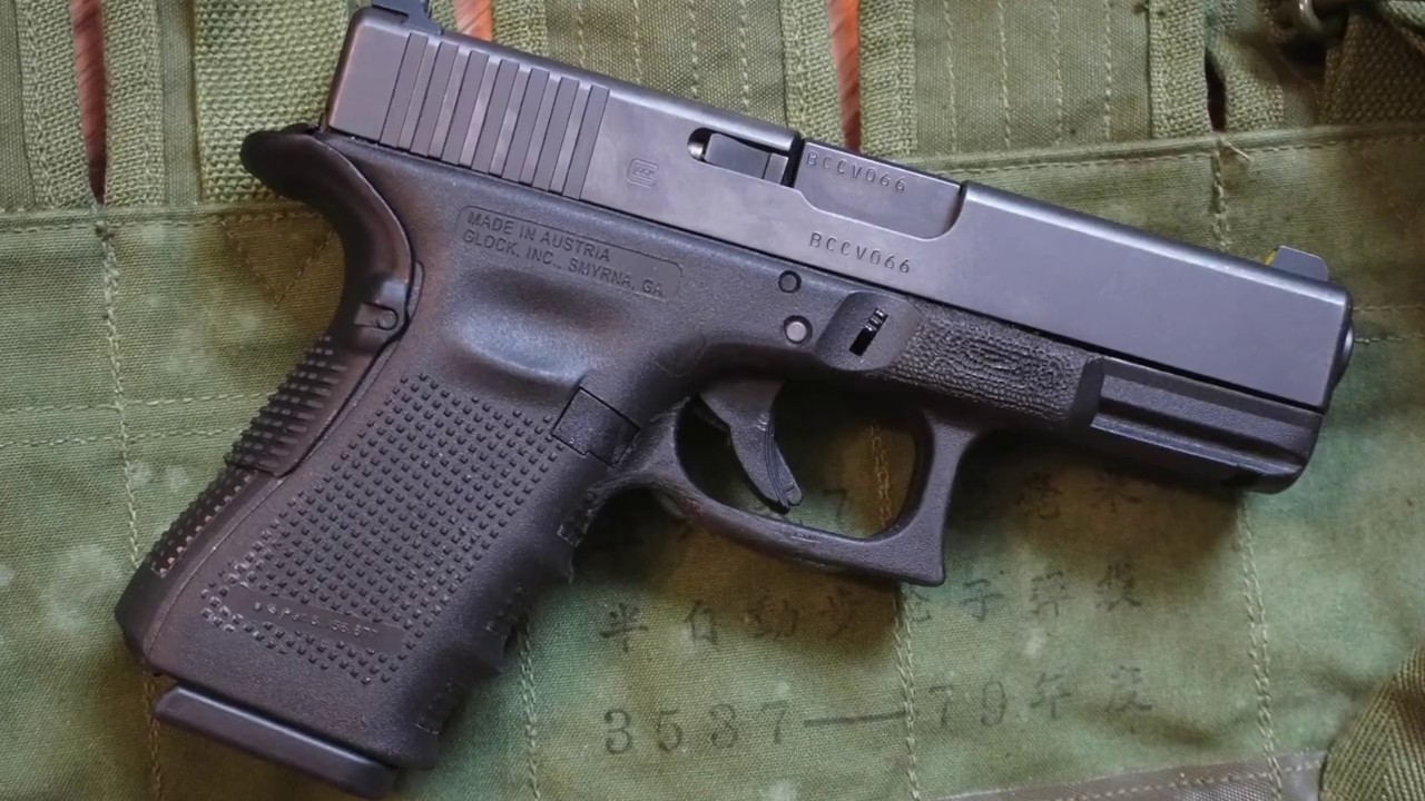 Glock 19 Gen 4 — обзор и мысли о настольном оружии