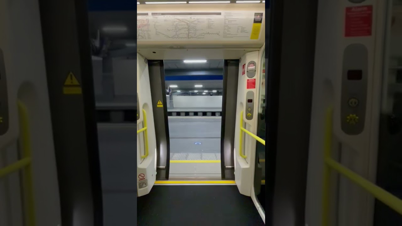 Class 377 doors opening! - Southern