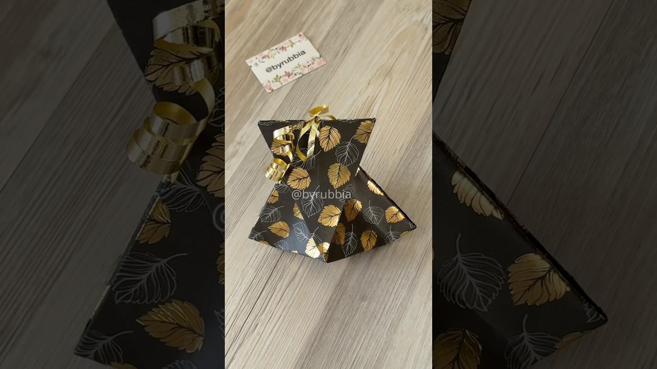 How to make an origami gift bag #how #diy #gift #handmade #giftwrapping #origami #byrubbia #howto