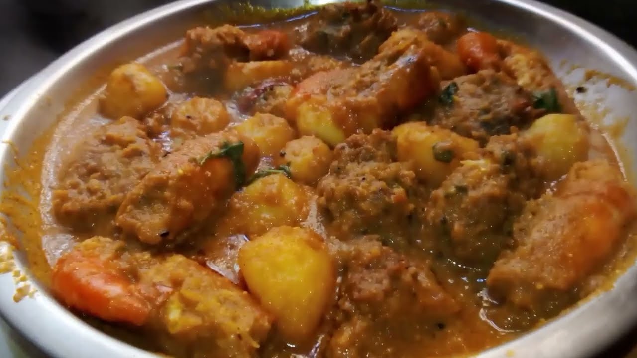 চিংড়ি মাছ দিয়ে ফুল কপির পকরা কারি থাকলে ধোঁয়া ওঠা ভাত বা রুটির সঙ্গে আর কিছু লাগবে বলে মনে হয় না
