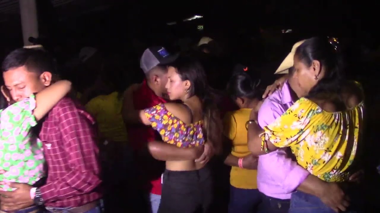 MUJER SE CAE BAILANDO-CORAZÓN DE PIEDRA- EN EL VALE ÑURUN- 27 DE NOVIEMBRE