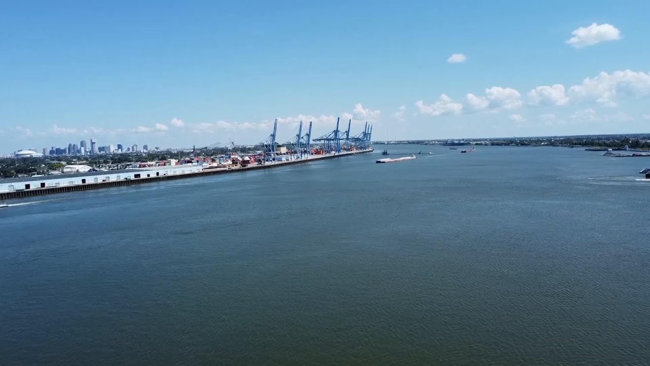 Dockworkers' union suspend strike until Jan. 15 to allow time to negotiate new contract