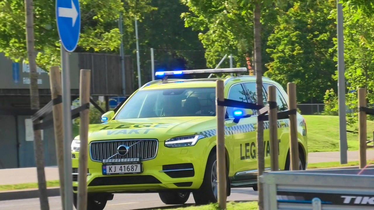 DRAMMEN LEGEVAKTAN legebil i utrykning notarzt einsatzfahrt doctorcar responding 緊急走行 救急車