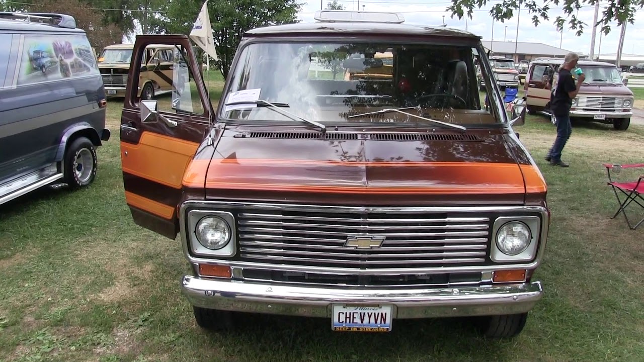 Переделанный фургон Chevy 1977 года 