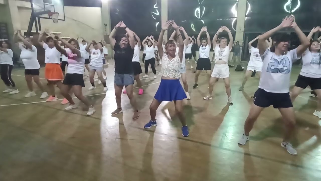 @knlphysicalfitness1425 Wednesday zumba with Menard. Music belongs to the rightful owner 