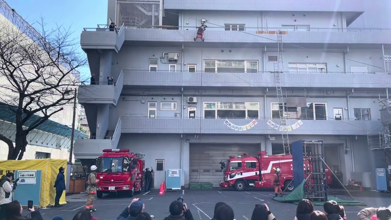 豊島R 訓練演技　三連梯子車上伸悌、単梯子による侵入　チルホールでブリッジ線設定