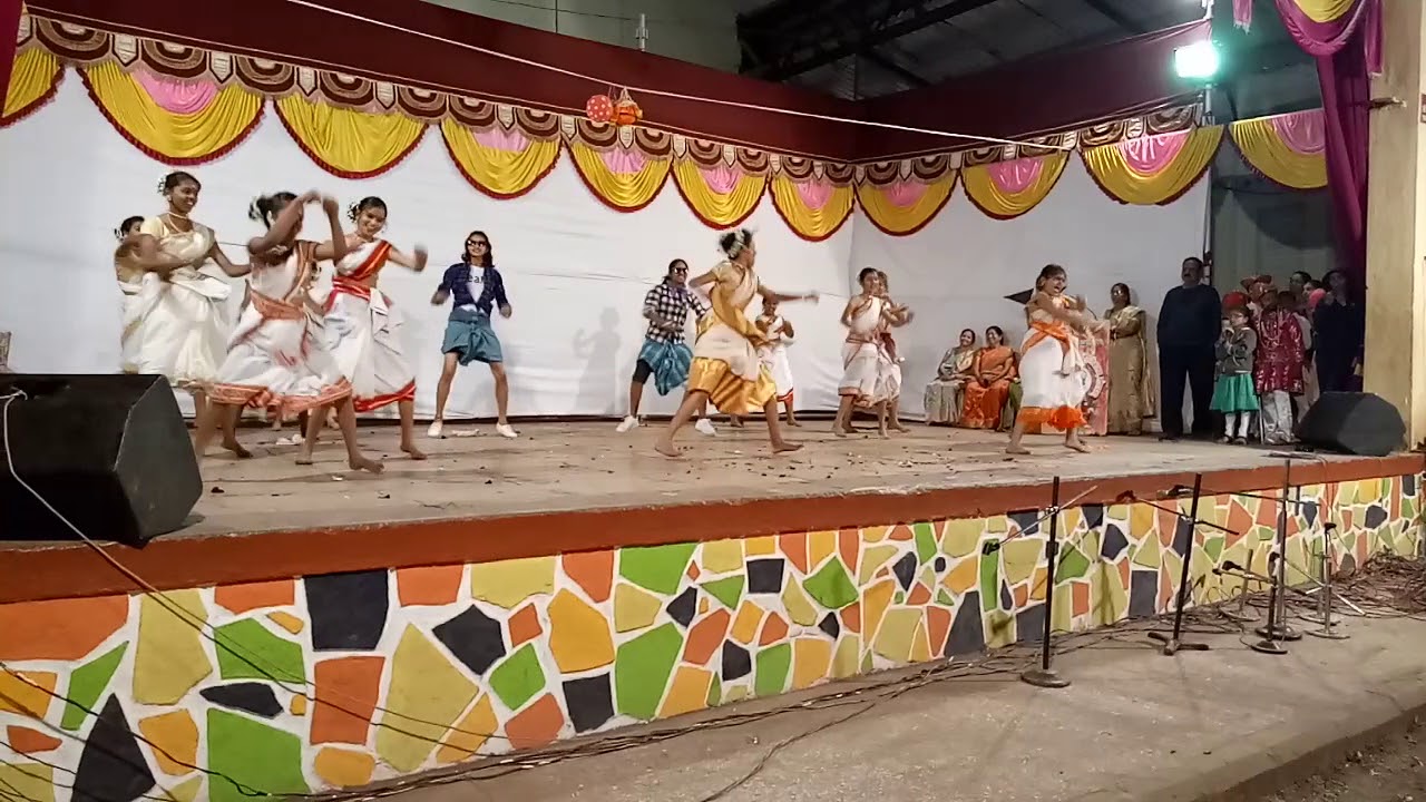 V.P.S high school Lonavala #8th std girls Performing Group dance