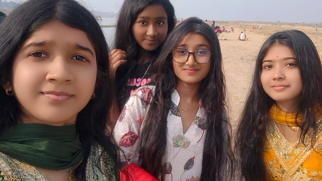 আমাদের হল্লা পাটির নদী স্নান