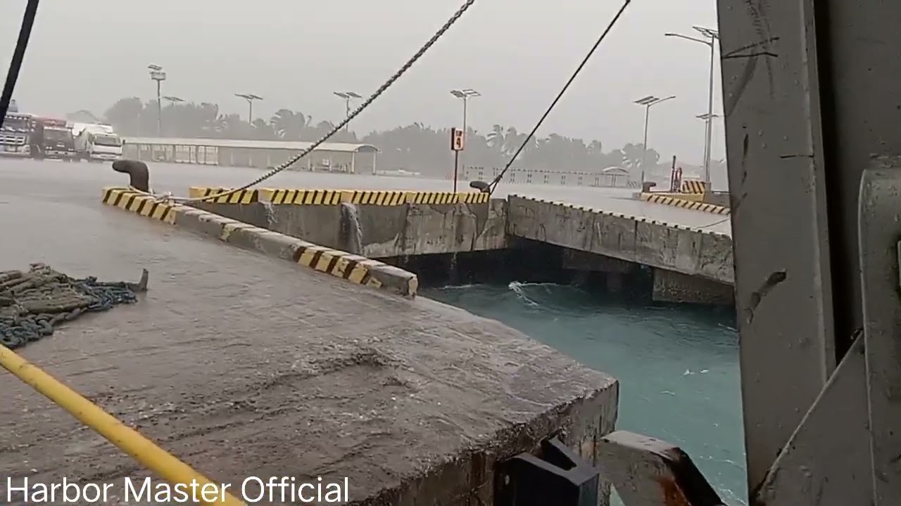 2 Barko ni Starlite hinagupit ng subasko sa Roxas Port,Starlite Reliance kamuntikan na malastra