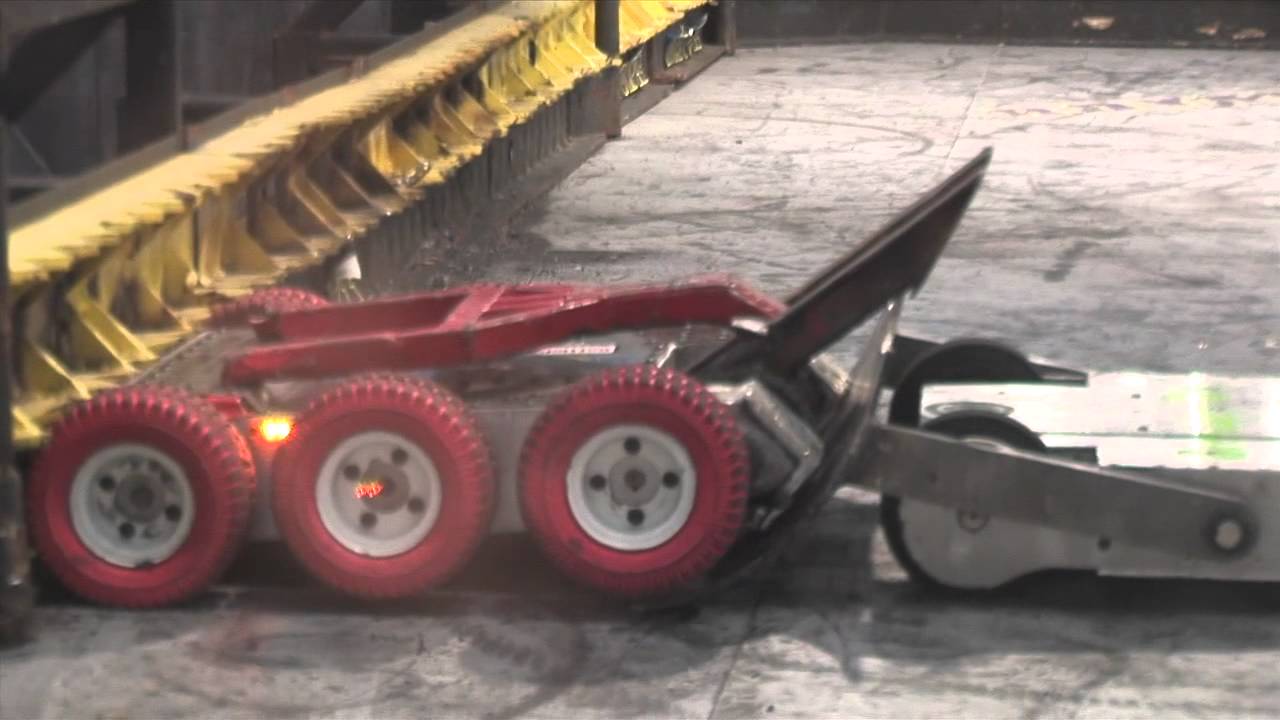 ComBots Cup V - Ep 17 Sewer Snake vs Breaker Box