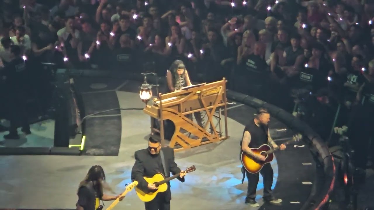 Lady Gaga - Hey Girl (Barcelona - October 29th)