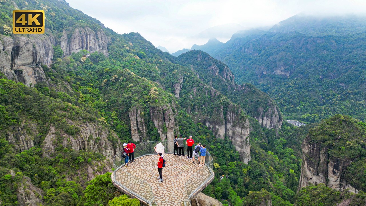 China&rsquo;s Insane Cliff Walk: 500 Meters Above the Ground!