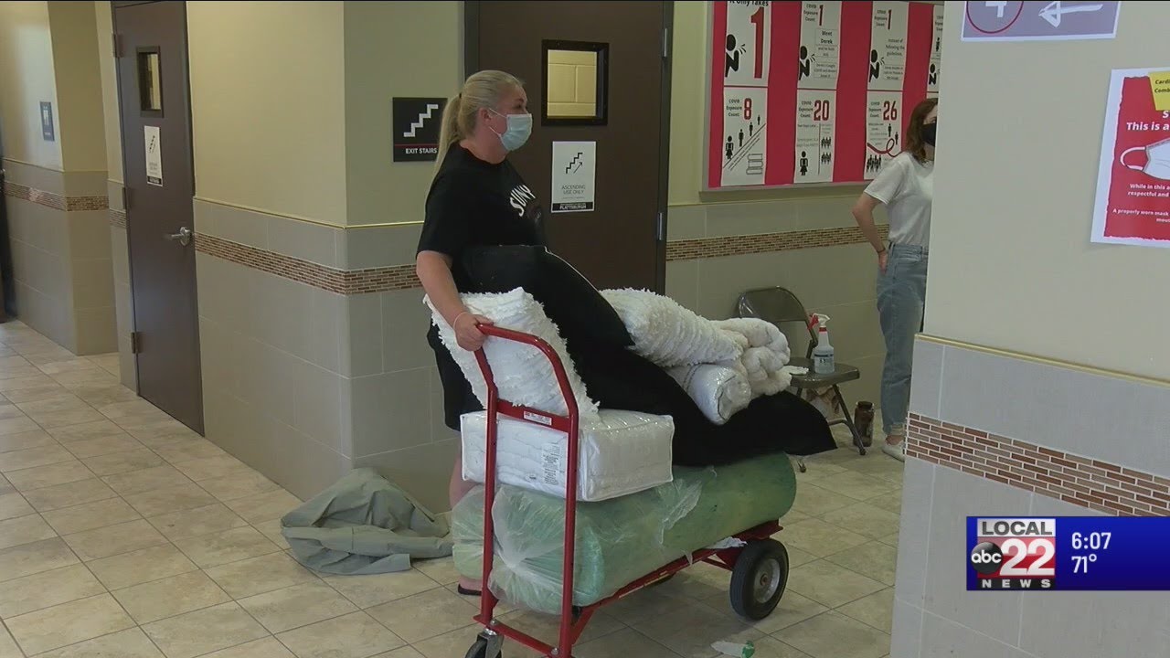 SUNY Plattsburgh students move-in