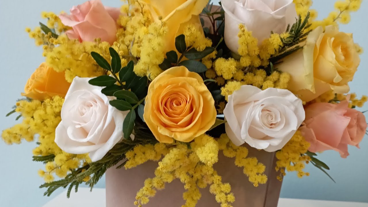 Tutoriales y tips de floristería para principiantes. Sombrerera de rosas y mimosas