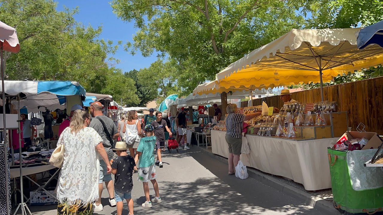 Six fours marché et plage