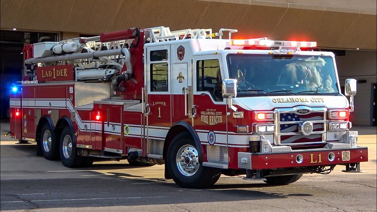 [OKLAHOMA CITY] - Fire Trucks Responding! Fire Station 1 | Ladder 1, Engine 1 & Battalion Chief 🚨