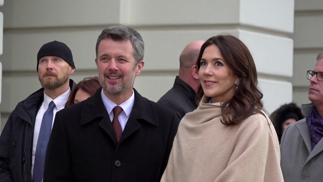Kronprins Frederik og kronprinsesse Mary sendte hinanden søde blikke