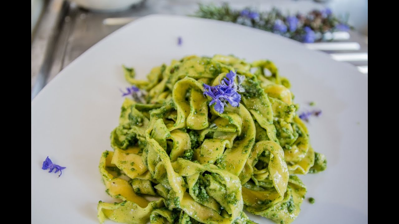 Brodo matto - tagliatelle al pesto di ortica