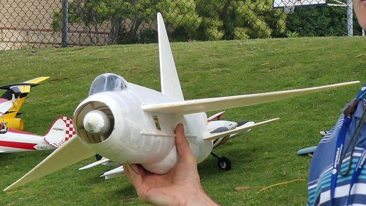 RC scratch-built English Electric Lightning maiden flight