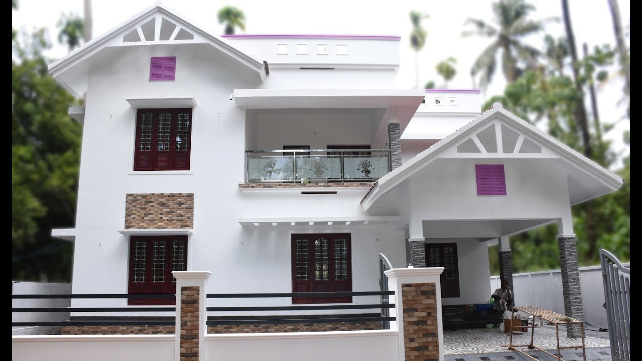 New house for sale in Angamaly, Kochi near town | 7 cents plot and 2600 sq ft