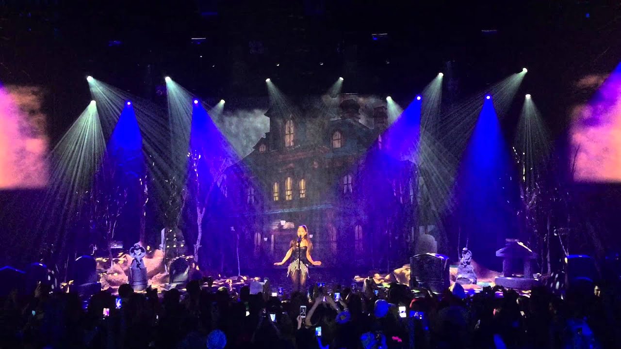 Ariana Grande sings 