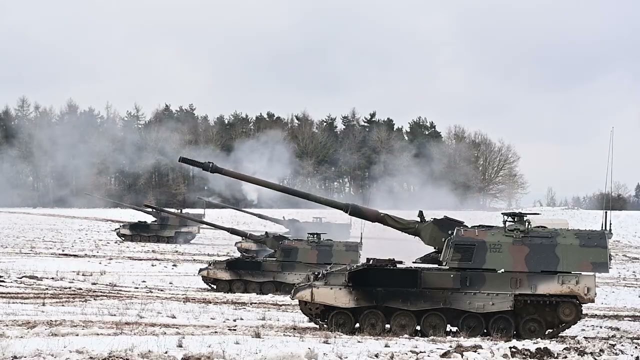 Italian Soldiers Fire Deadly PzH 2000 Rounds Across European Battlefields