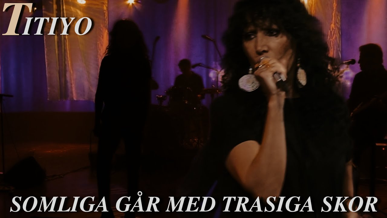 Somliga går med trasiga skor - Titiyo [Live på Go'kväll]