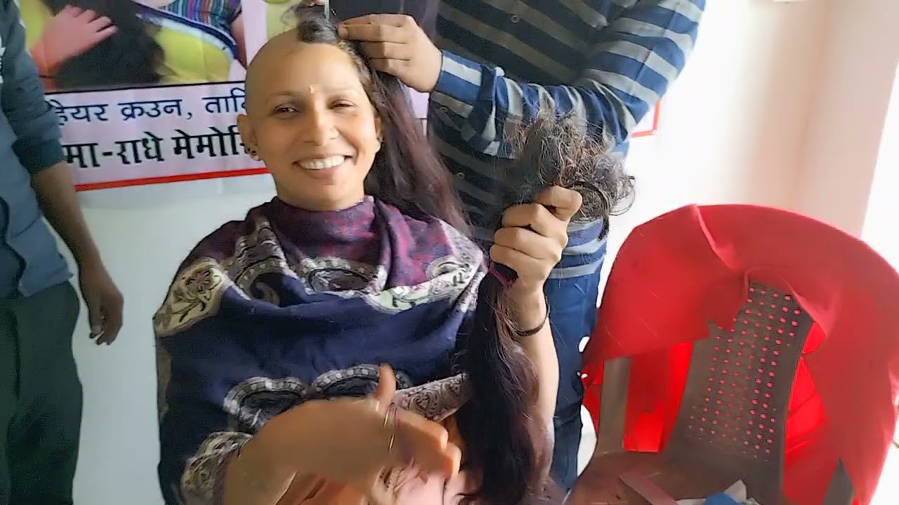 कैंसर पीड़ित महिलाओं के लिए किया केशदान (हेयर डोनेशन) :- संध्या राजभर