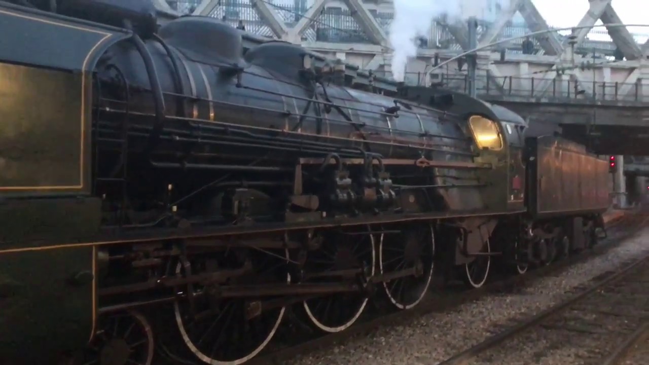 Pacific 231 K 8 de retour d'Epernay, stationné gare de l'Est 29 avril 2017