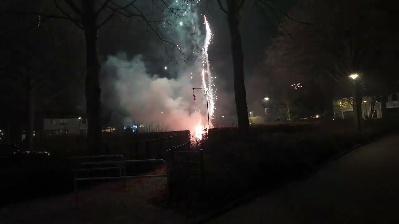 12x TXB265 (Triplex) + 2x Ultimate Finale (Breda Vuurwerk)