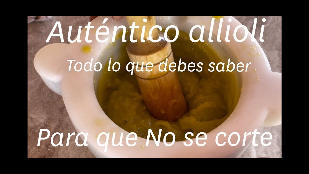 Allioli auténtico en mortero tradicional. Authentic Allioli in traditional mortar.